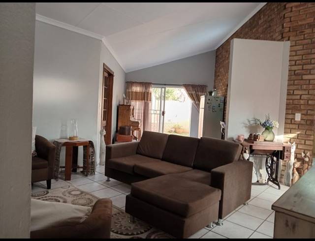 3 BEDROOM HOUSE FOR SALE IN CULEMBORG PARK